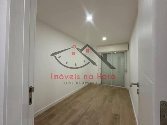 Apartamento T2 para Venda em Póvoa de Santa Iria e Forte da Casa Foto 9