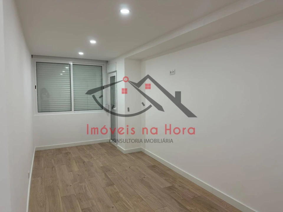 Apartamento T2 para Venda em Póvoa de Santa Iria e Forte da Casa Foto 8