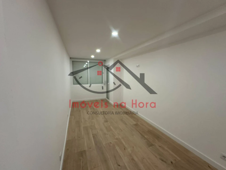 Apartamento T2 para Venda em Póvoa de Santa Iria e Forte da Casa Foto 1