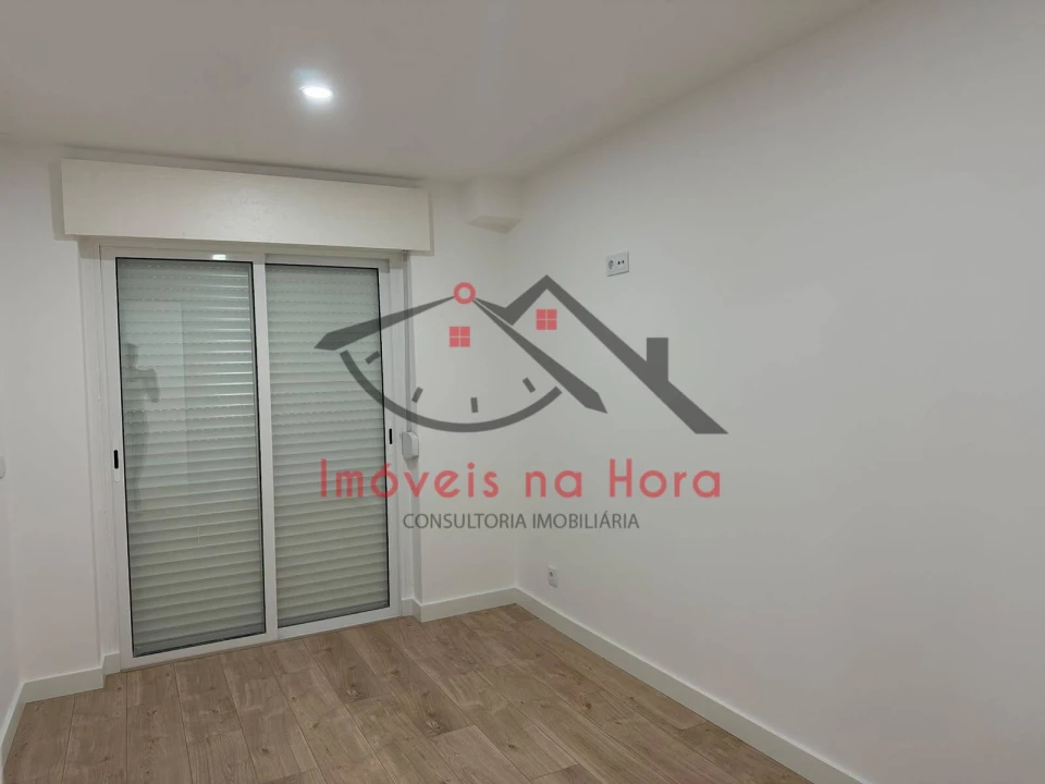 Apartamento T2 para Venda em Póvoa de Santa Iria e Forte da Casa Foto 13