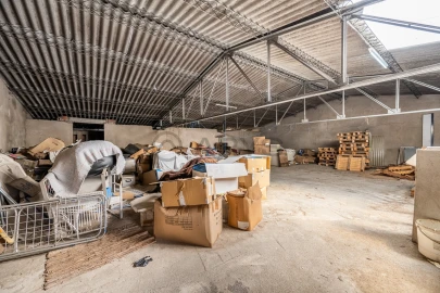 Armazém para Venda em Ferreiros e Gondizalves