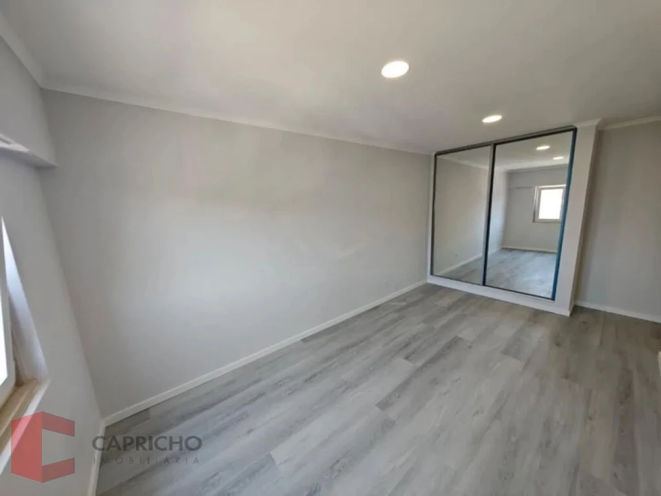 Apartamento T4 para Venda em Amora Foto 7
