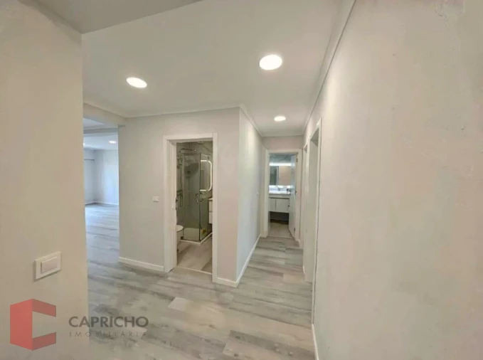Apartamento T4 para Venda em Amora Foto 4