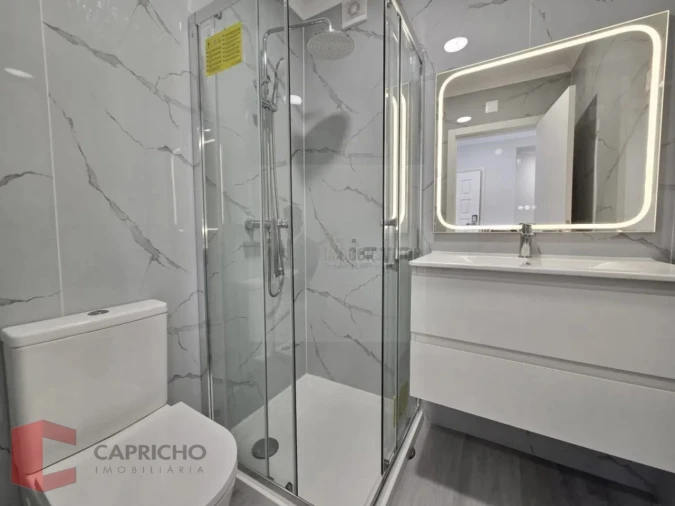 Apartamento T4 para Venda em Amora Foto 5