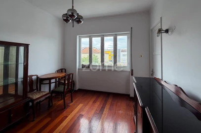 Moradia T5 para Venda em Ponta Delgada (São Pedro)