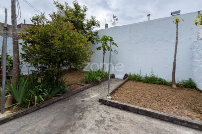 Moradia T5 para Venda em Ponta Delgada (São Pedro)