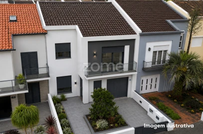 Moradia T5 para Venda em Ponta Delgada (São Pedro)