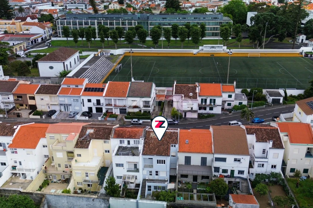Moradia T5 para Venda em Ponta Delgada (São Pedro) Foto 5