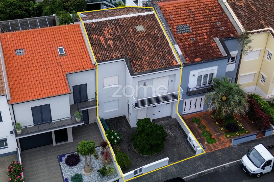 Moradia T5 para Venda em Ponta Delgada (São Pedro) Foto 2