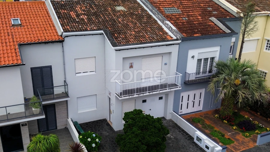 Moradia T5 para Venda em Ponta Delgada (São Pedro)