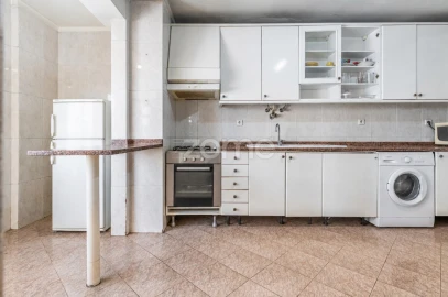 Apartamento T3 para Venda em Ferreiros e Gondizalves