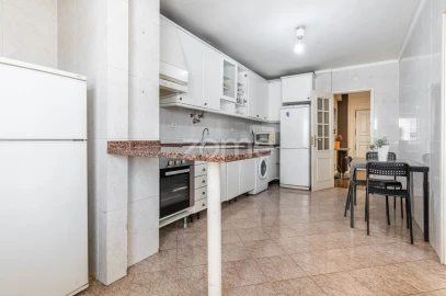 Apartamento T3 para Venda em Ferreiros e Gondizalves