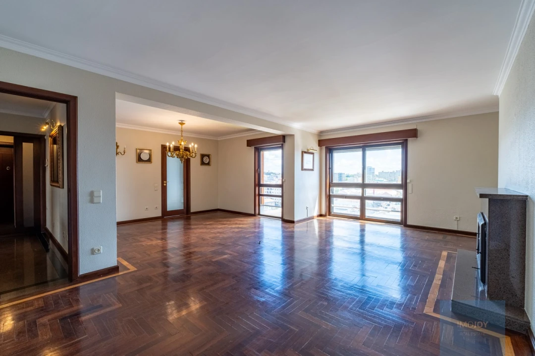 Apartamento T5 para Venda em Matosinhos e Leça da Palmeira Foto 1