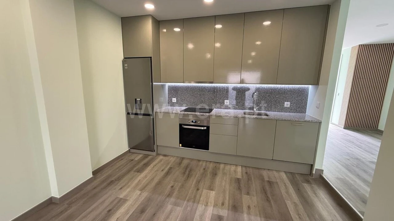 Apartamento T4 para Venda em Mafamude e Vilar do Paraíso Foto 4