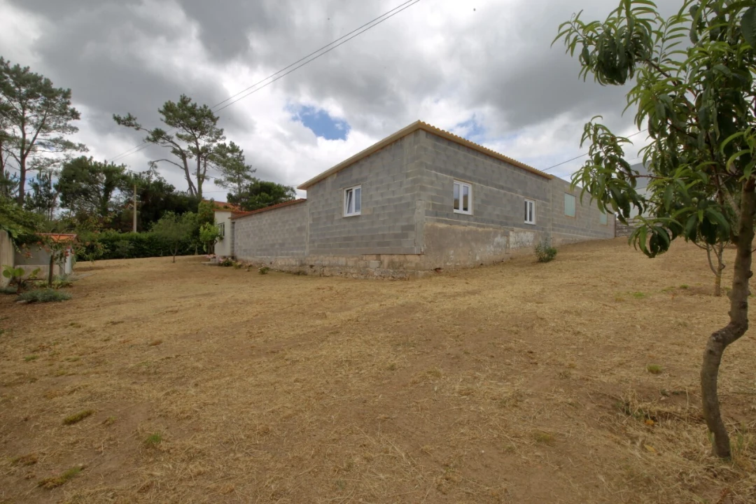 Moradia T3 para Venda em Salir de Matos Foto 5
