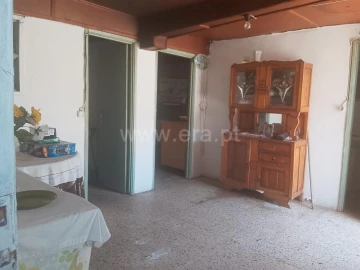 Moradia T3 para Venda em Fundão, Valverde, Donas, A. Joanes, A. Nova Cabo