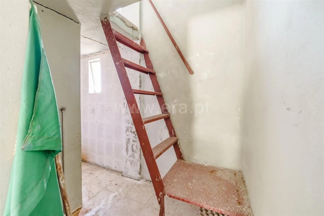 Garagem para Venda em Covilhã e Canhoso Foto 4