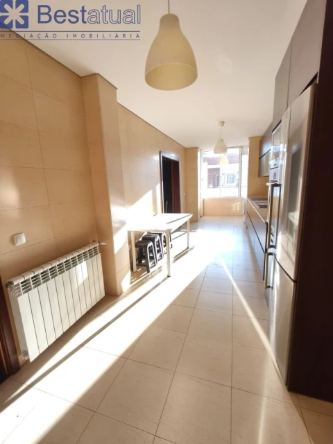 Apartamento T4 para Venda em Vila Nova de Famalicão e Calendário