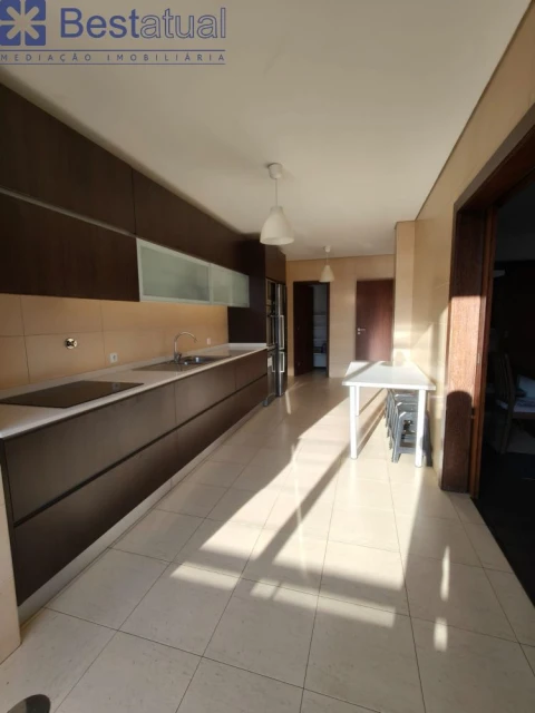 Apartamento T4 para Venda em Vila Nova de Famalicão e Calendário