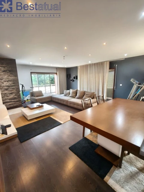 Apartamento T4 para Venda em Vila Nova de Famalicão e Calendário