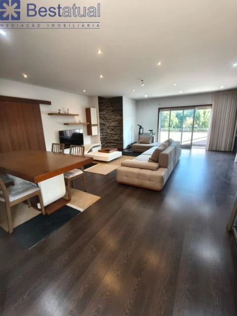 Apartamento T4 para Venda em Vila Nova de Famalicão e Calendário