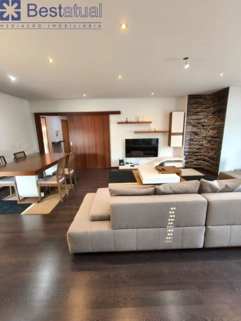 Apartamento T4 para Venda em Vila Nova de Famalicão e Calendário