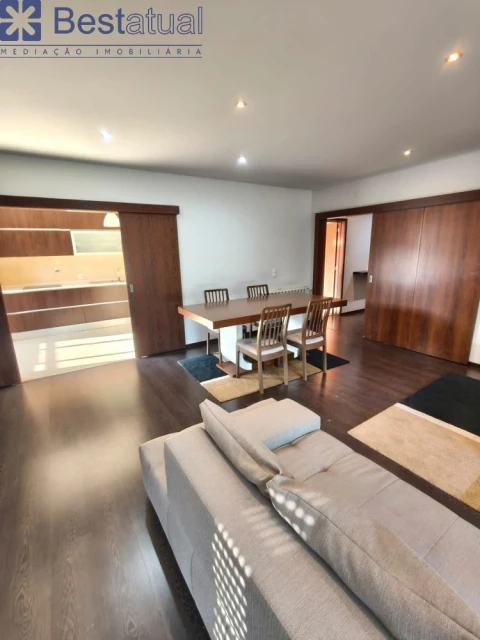 Apartamento T4 para Venda em Vila Nova de Famalicão e Calendário