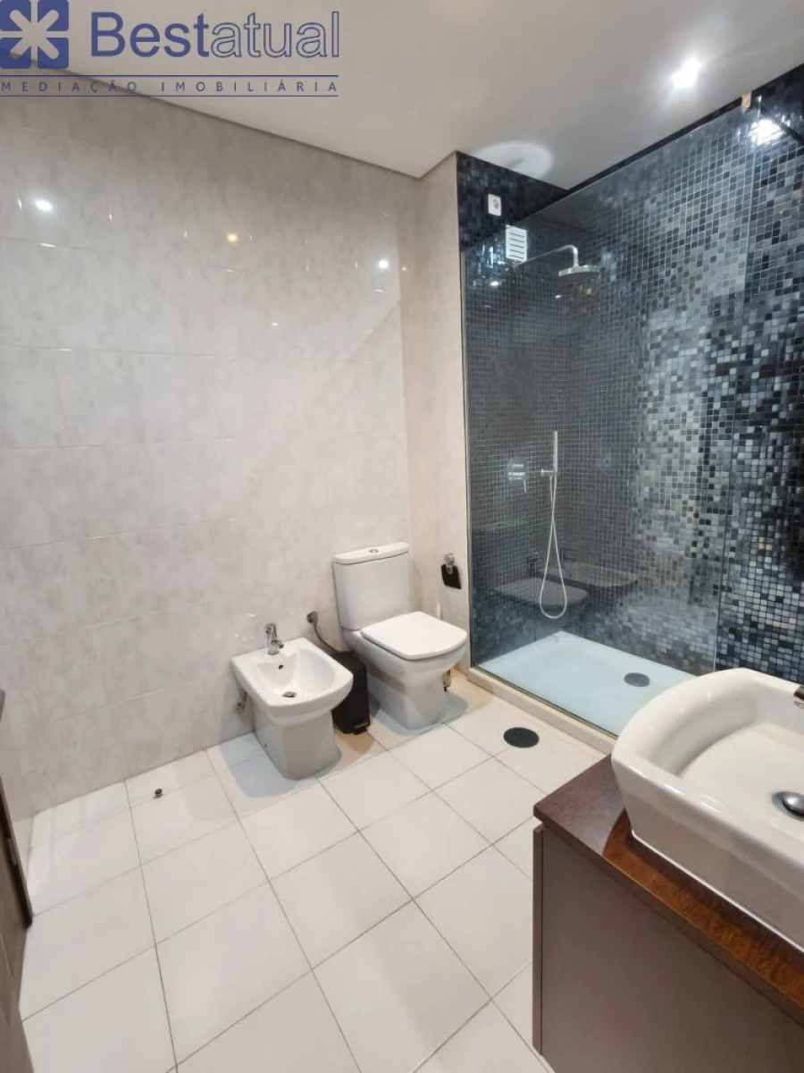 Apartamento T4 para Venda em Vila Nova de Famalicão e Calendário Foto 28