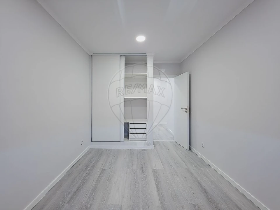 Apartamento T4 para Venda em Amora Foto 11