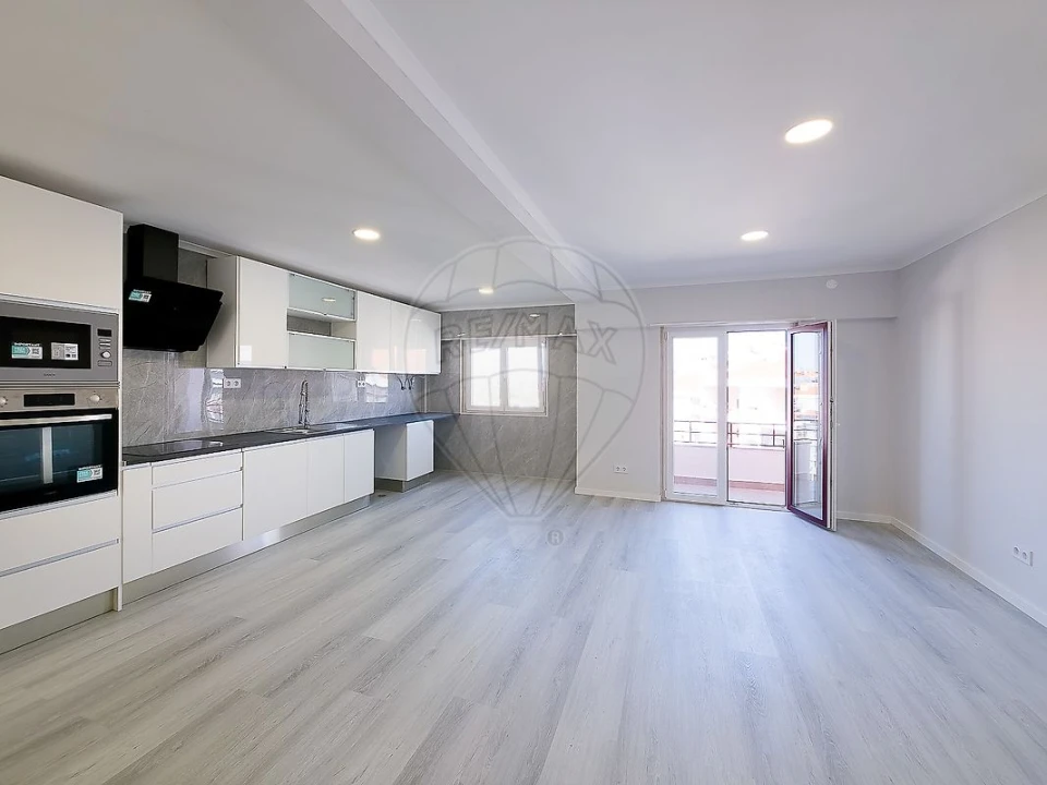 Apartamento T4 para Venda em Amora Foto 3