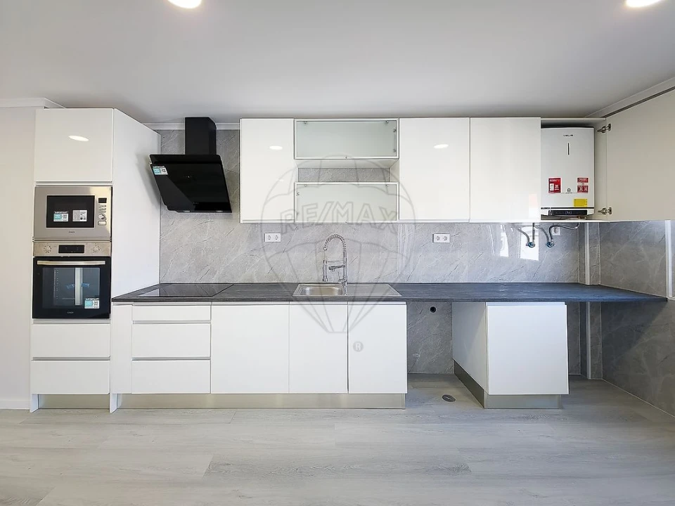 Apartamento T4 para Venda em Amora Foto 1