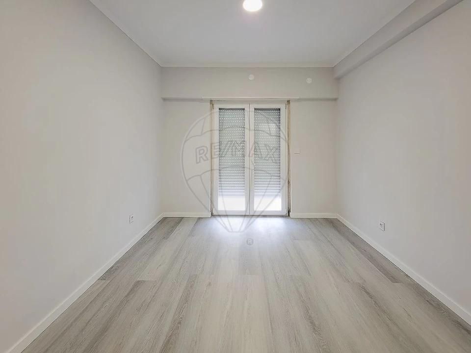 Apartamento T4 para Venda em Amora Foto 8