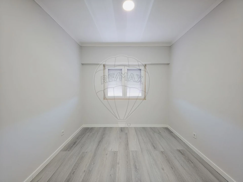 Apartamento T4 para Venda em Amora Foto 12