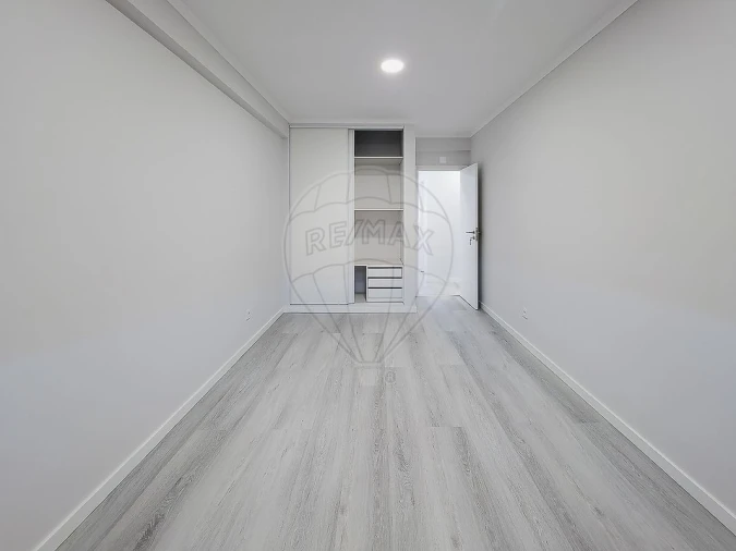 Apartamento T4 para Venda em Amora Foto 6