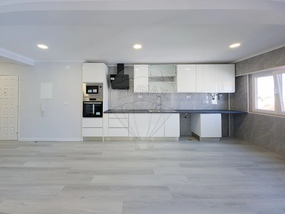 Apartamento T4 para Venda em Amora Foto 2