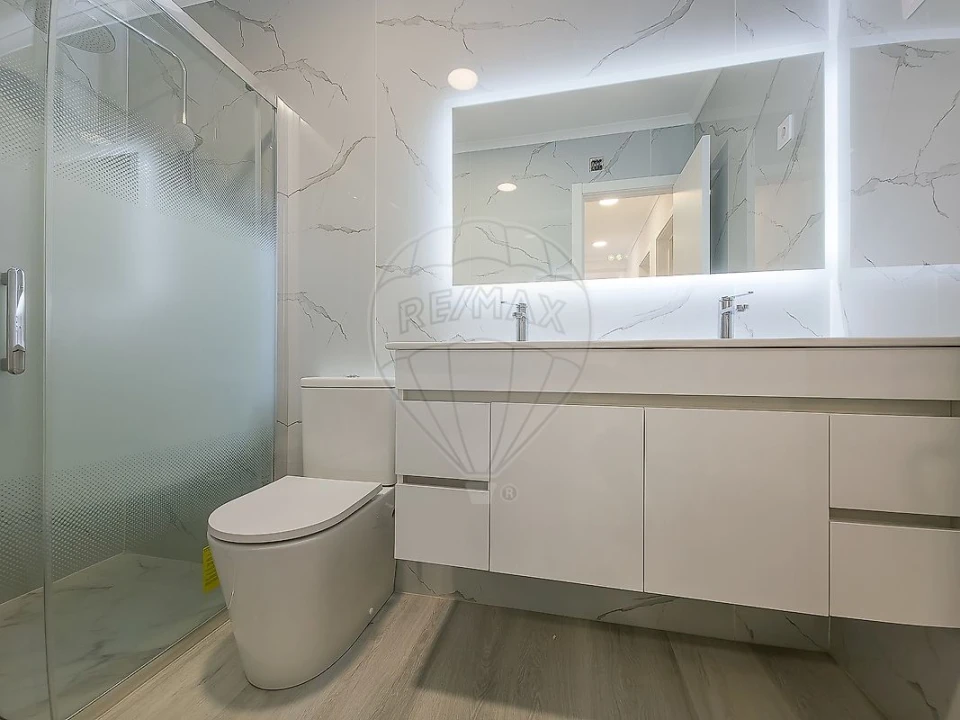Apartamento T4 para Venda em Amora Foto 10