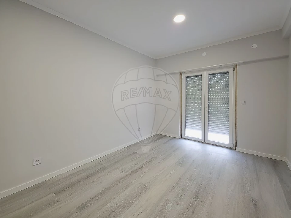 Apartamento T4 para Venda em Amora Foto 9