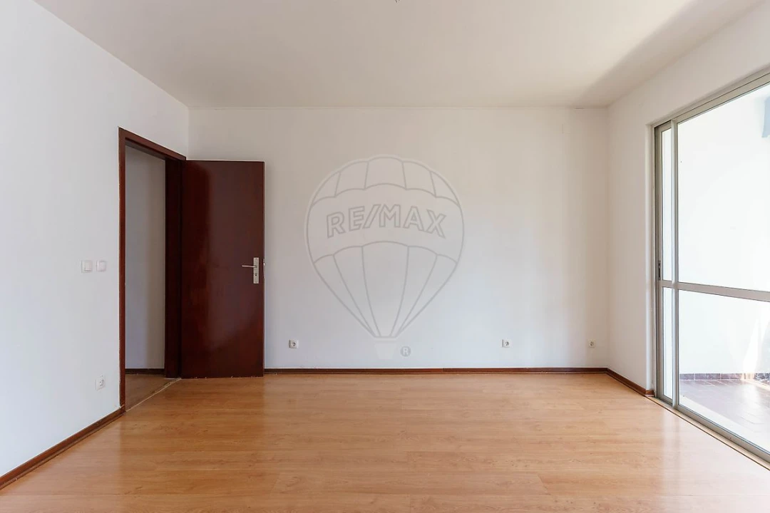Apartamento T4 para Arrendamento em Oeiras e São Julião da Barra, Paço de Arcos e Caxias Foto 1