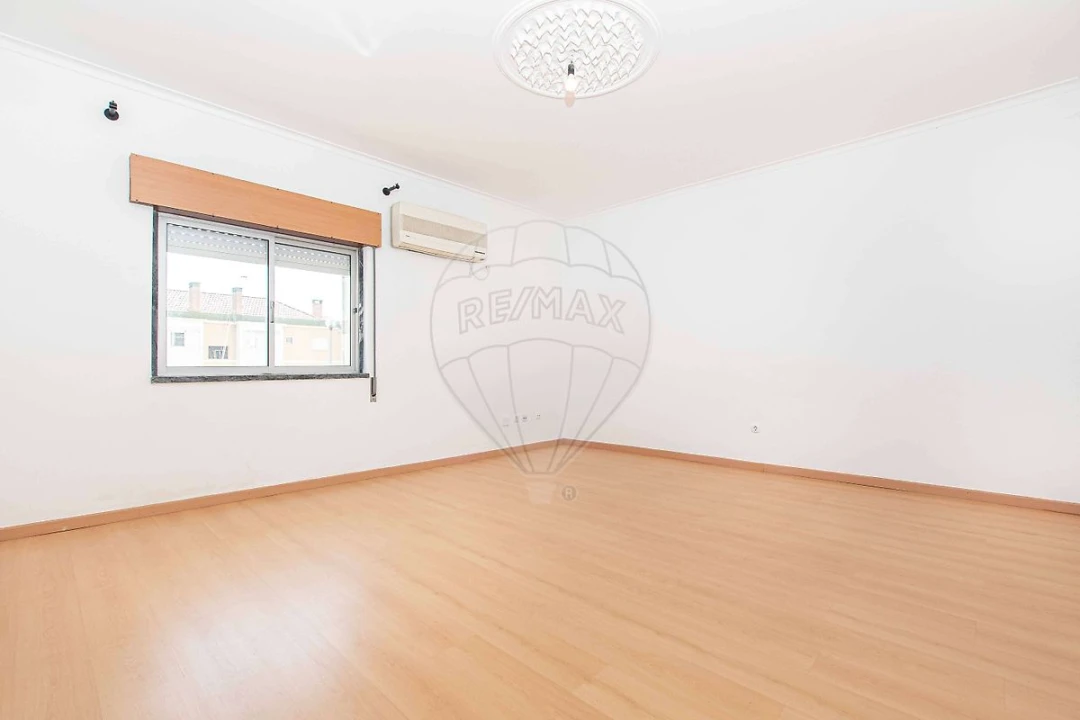 Apartamento T2 para Venda em Castanheira do Ribatejo e Cachoeiras Foto 6