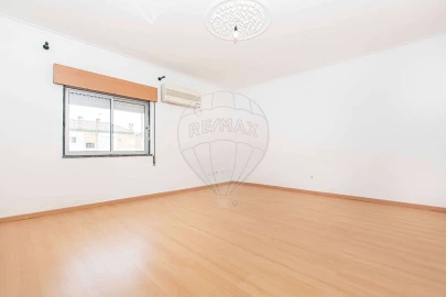Apartamento T2 para Venda em Castanheira do Ribatejo e Cachoeiras