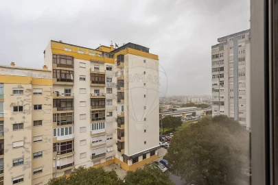 Apartamento T1 para Venda em Águas Livres