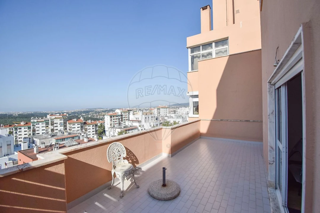 Apartamento T1 para Venda em Rio de Mouro Foto 14