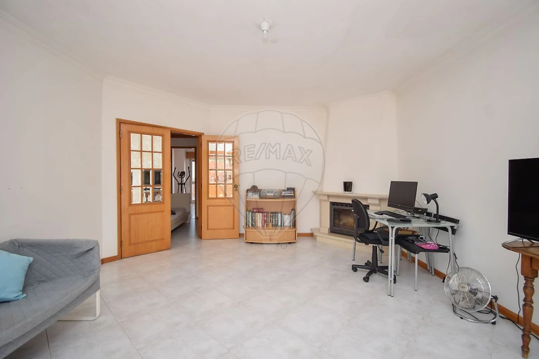 Apartamento T1 para Venda em Rio de Mouro Foto 8
