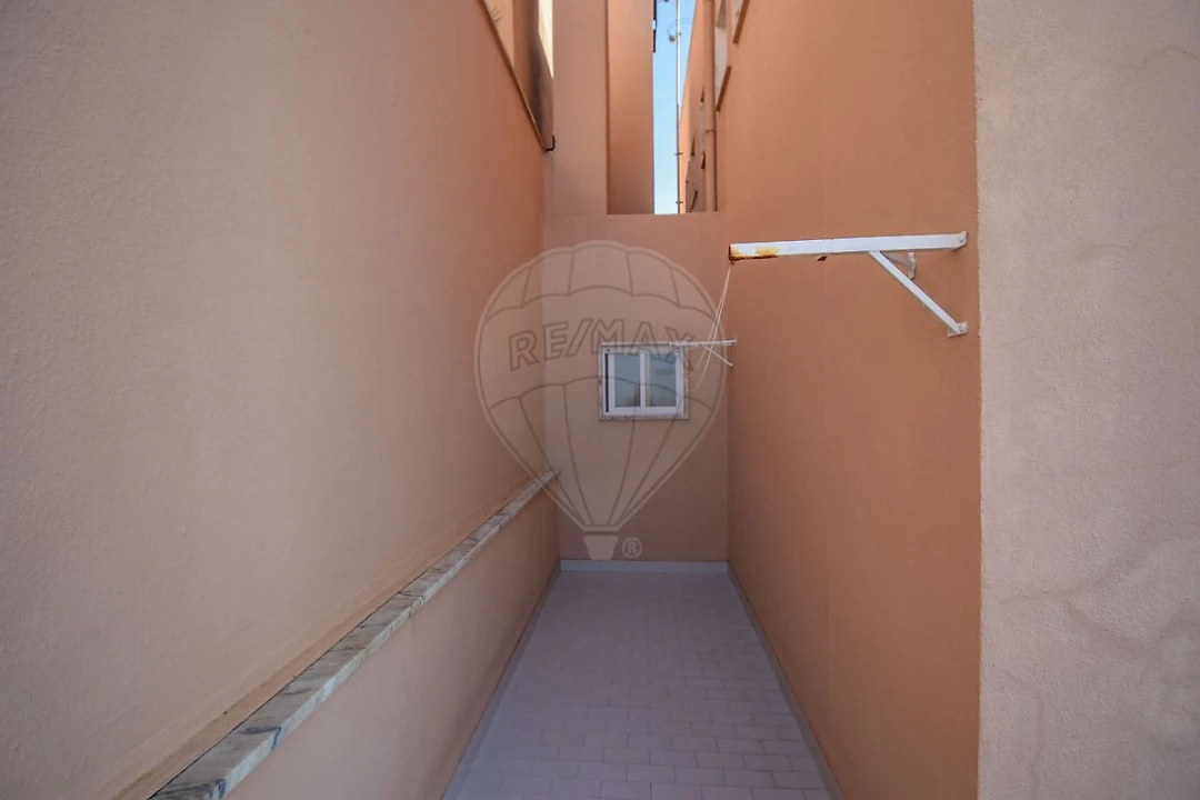 Apartamento T1 para Venda em Rio de Mouro Foto 13