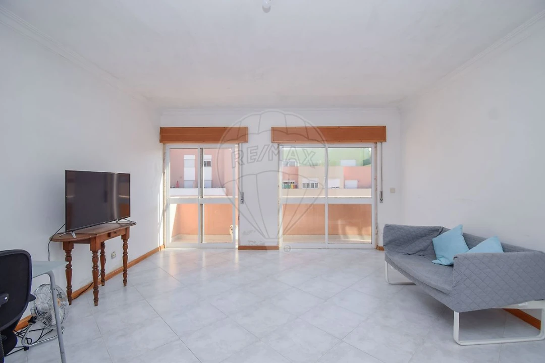 Apartamento T1 para Venda em Rio de Mouro Foto 19