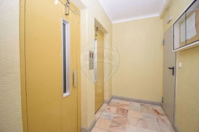 Apartamento T1 para Venda em Rio de Mouro