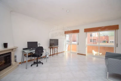 Apartamento T1 para Venda em Rio de Mouro