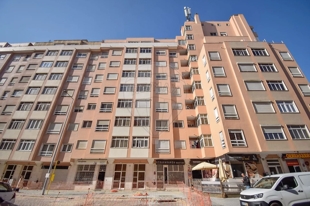 Apartamento T1 para Venda em Rio de Mouro Foto 5