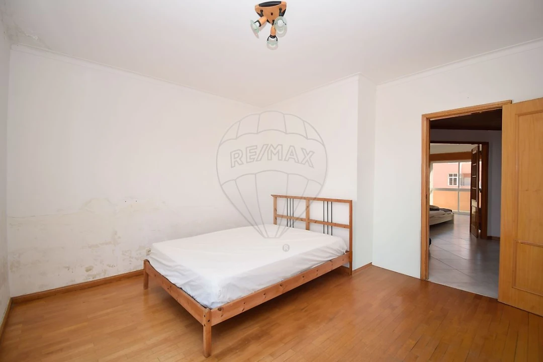 Apartamento T1 para Venda em Rio de Mouro Foto 6