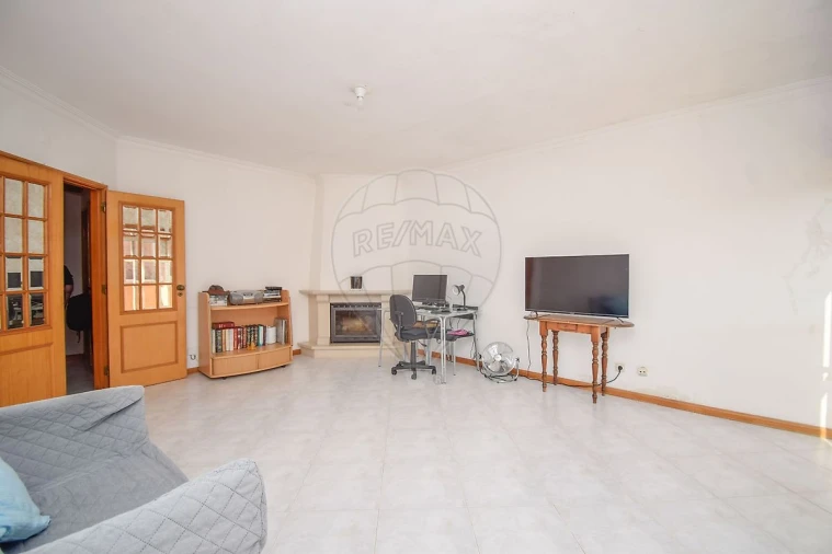 Apartamento T1 para Venda em Rio de Mouro Foto 16